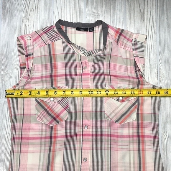Kavu Sleeveless Plaid Button Up Top - Picture 3 of 8